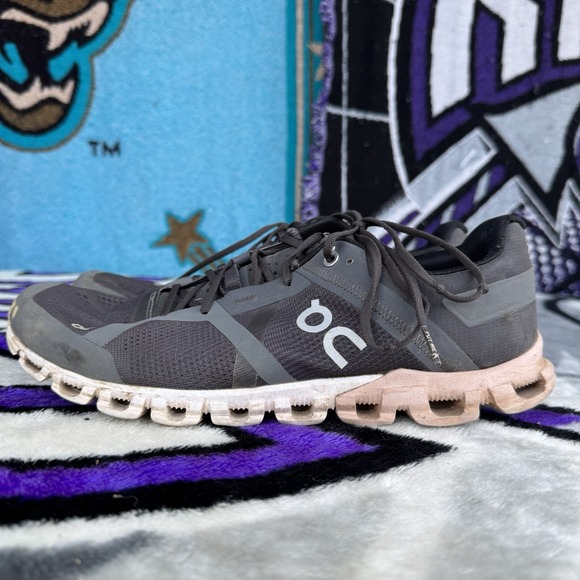Size 10.5 - ON RUNNING Cloudflow "Rock/Rose" Running Shoes - Picture 1 of 9